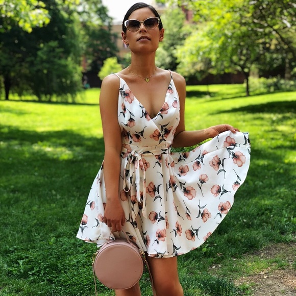 🆕Mallory Cream & Pink Floral Dress - Picture 4 of 8